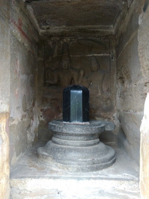 The Kanchi Kailasanathar temple is the oldest structure in Kanchipuram. Located in Tamil Nadu, India, it is a Hindu temple in the Tamil architectural style. It is dedicated to the Lord Shiva, and is known for its historical importance. The temple was built from 685-705 AD by a Rajasimha (Narasimhavarman II) ruler of the Pallava Dynasty. The low-slung sandstone compound contains a large number of carvings, including many half-animal deities which were popular during the early Pallava architectural period.The structure contains 58 small shrines which are dedicated to various forms of Shiva. These are built into niches on the inner face of the high compound wall of the circumambulatory passage. The temple is one of the most prominent tourist attractions of the city